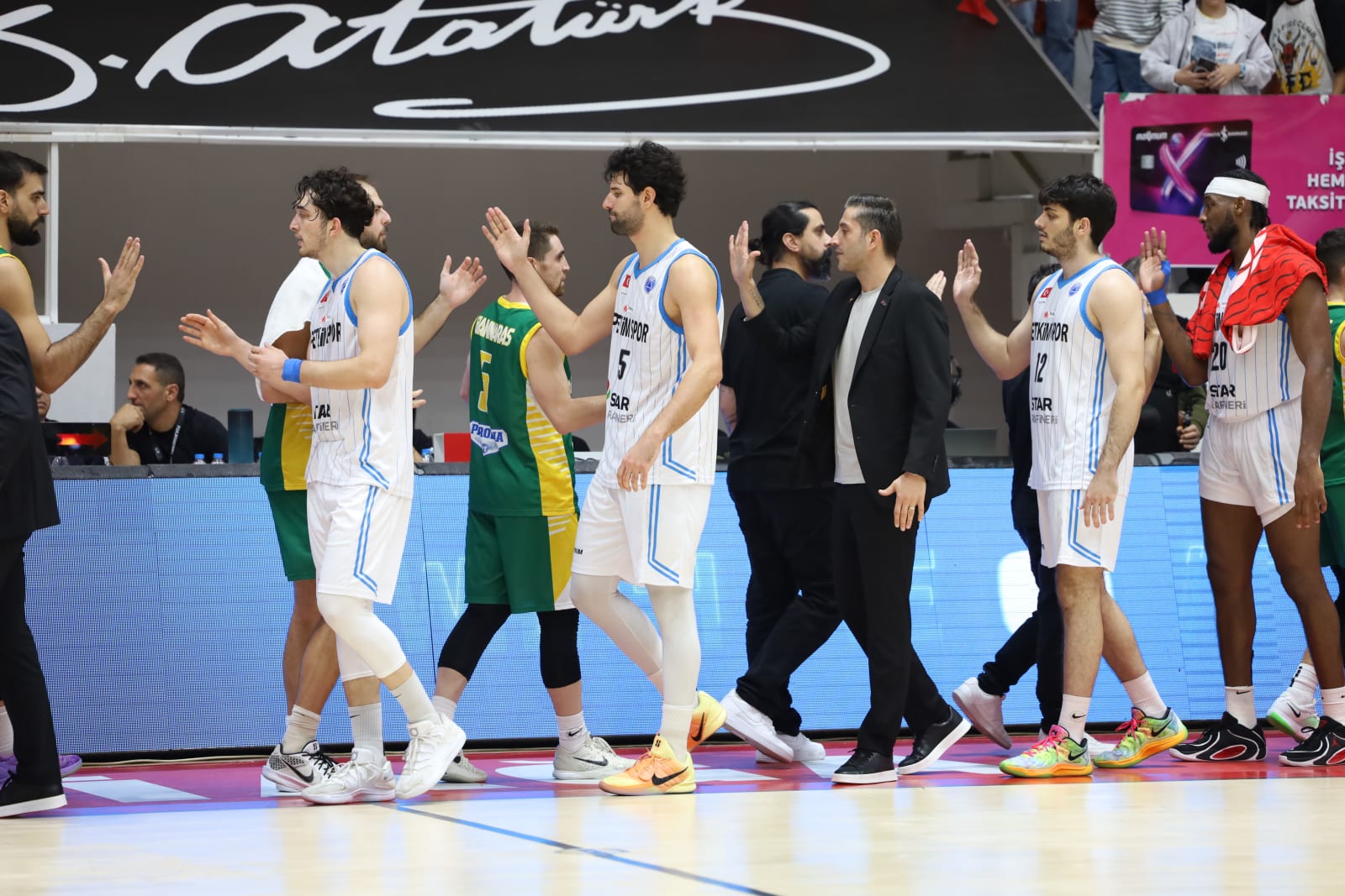 Aliaga Petkimspor-Πετρολίνα ΑΕΚ 101-58