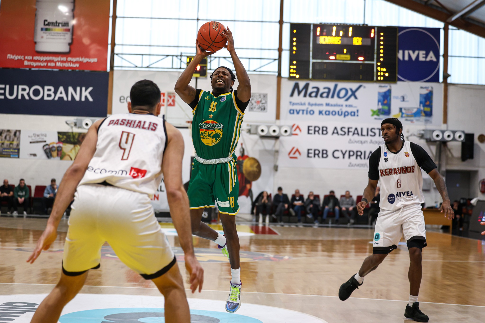 Kεραυνός-Πετρολίνα ΑΕΚ 75-71  